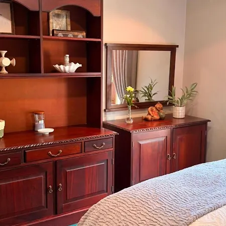 2 Bedroom - Free Parking & Garden