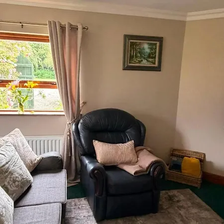 2 Bedroom - Free Parking & Garden