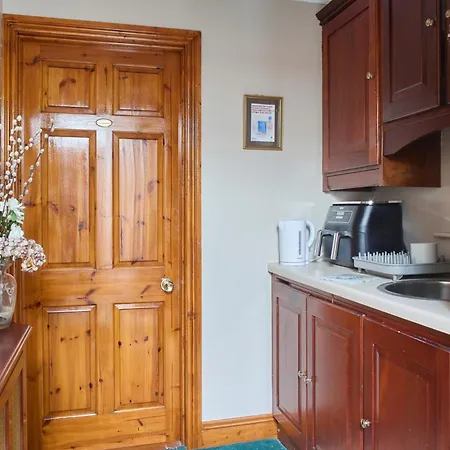 2 Bedroom - Free Parking & Garden شقة *