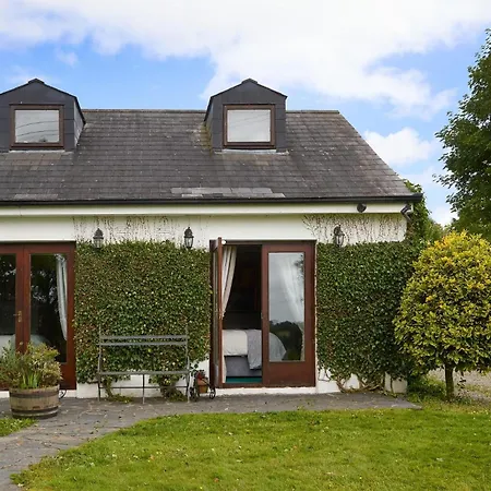 2 Bedroom - Free Parking & Garden *